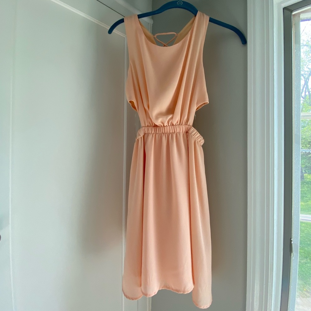 fun&flirty dress with cut outs